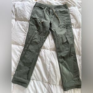 Vuori Olive Ankle Pants